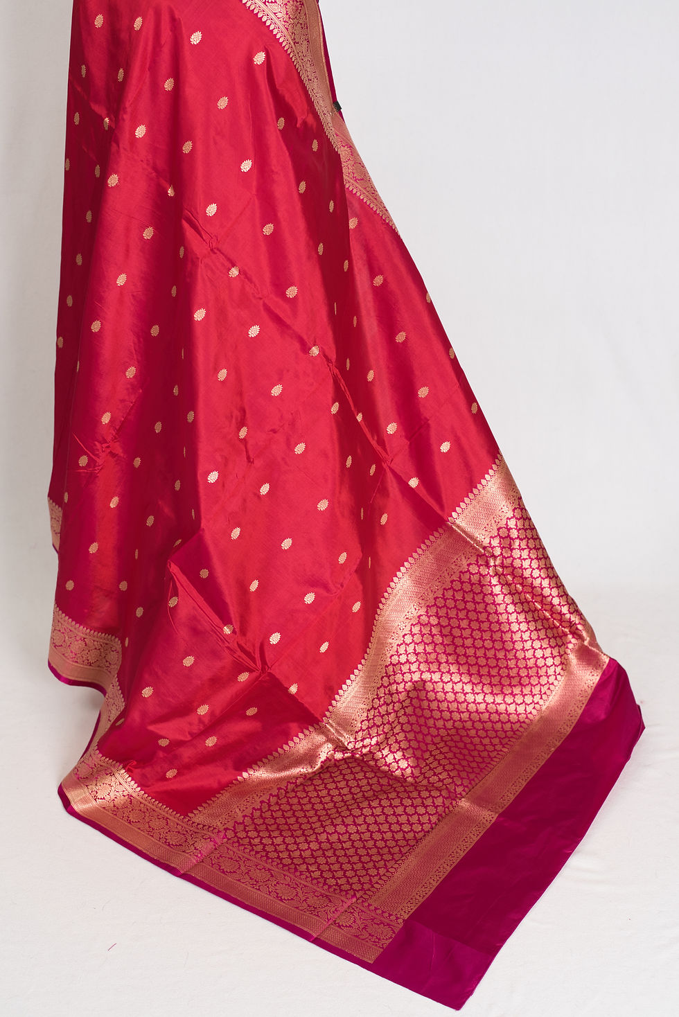 Thumbnail: Nargis : Certified Silk Banarasi Saree in Rosy Red and Magenta
