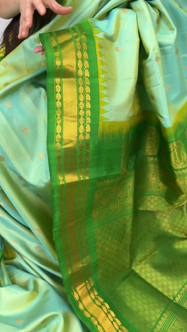 Video of Mitra dual-tone green handwoven Gadwal silk saree with contrast green zari border.