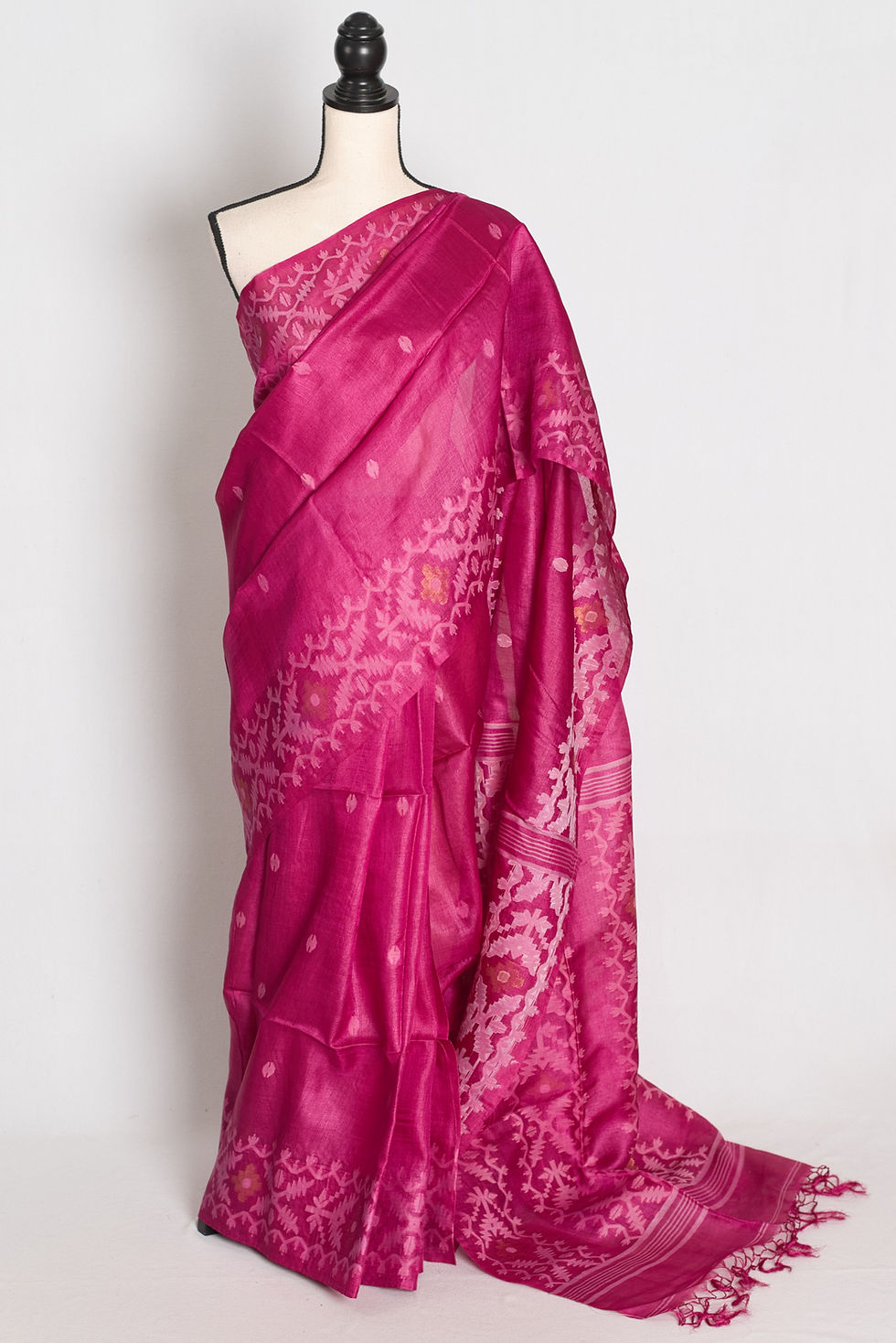 Rani pink Bengal Tussar Jamdani silk saree featuring light pink woven Jamdani motifs, ornate pallu