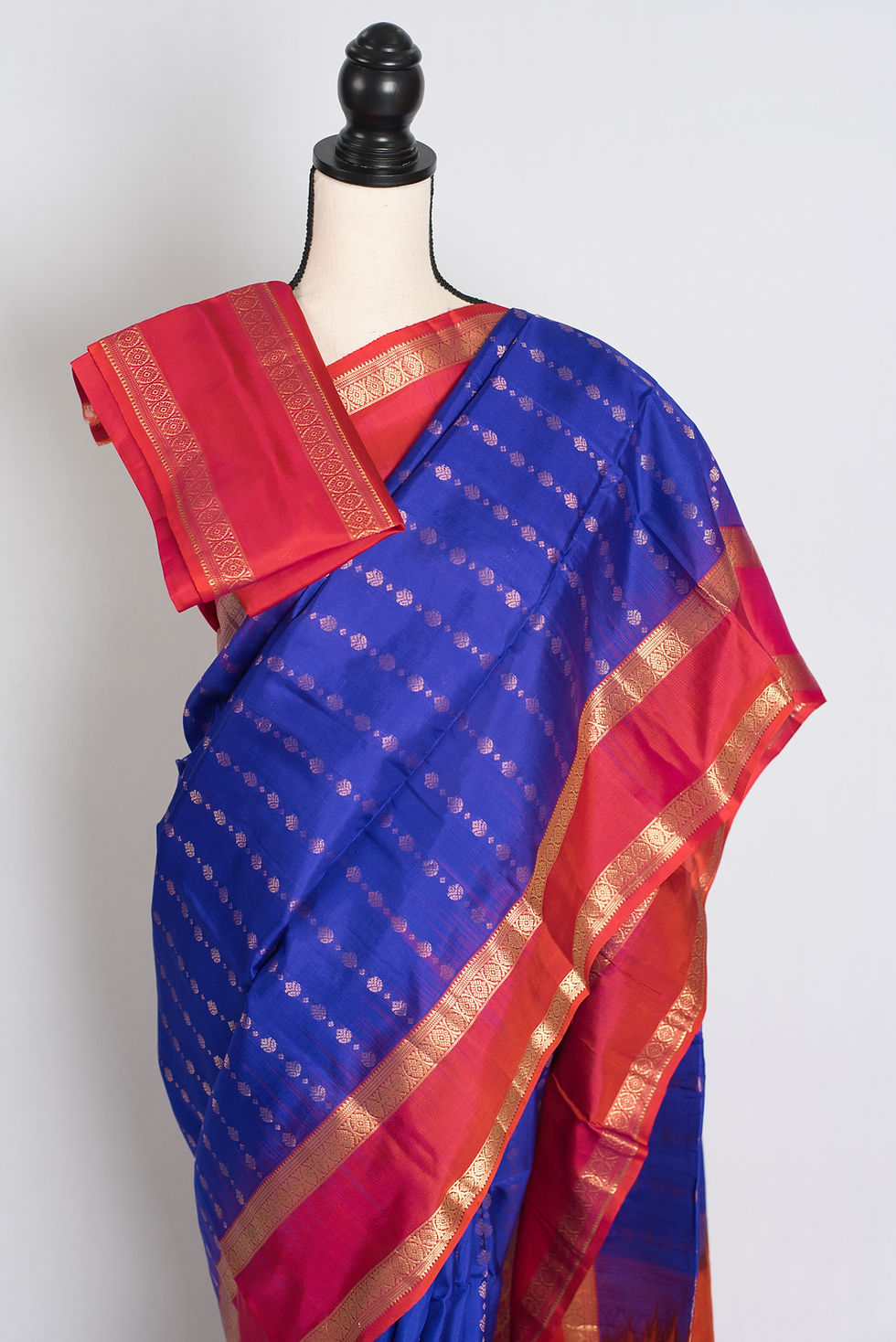 Thumbnail: Raji : Silk Mark Certified Kanchipuram Silk Saree in Royal Blue
