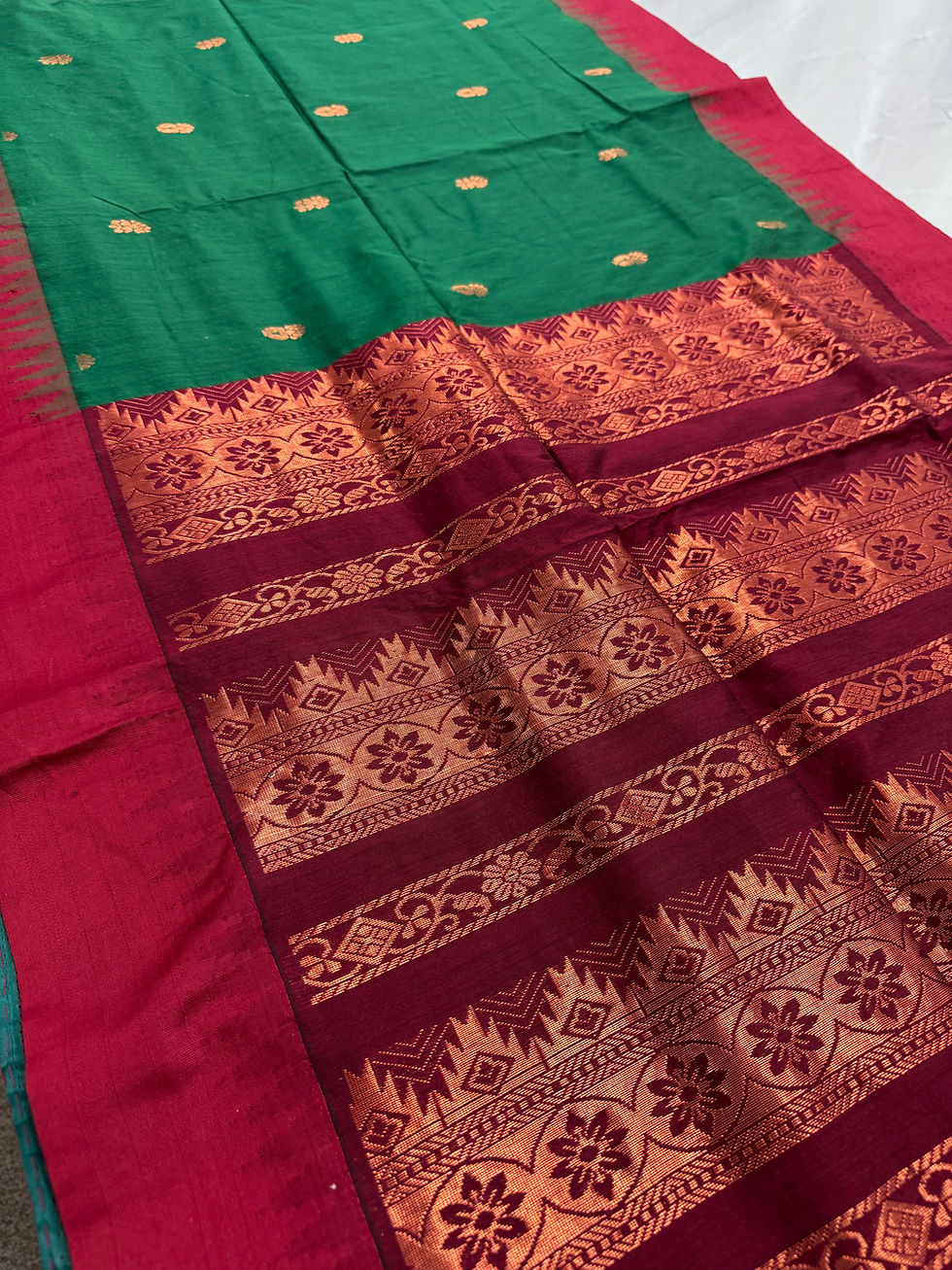 Gayetri dark green blended cotton Gadwal saree showcasing the contrast dark red pallu with antique zari work.