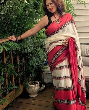 Our fabulous client looking absolutely stunning in our Bengal Looms Saree