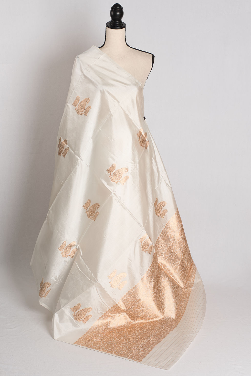 Shweta : White Lightweight Banarasi Silk Saree