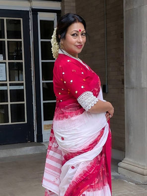 Our fabulous client looking absolutely stunning in our Bengal Looms Saree