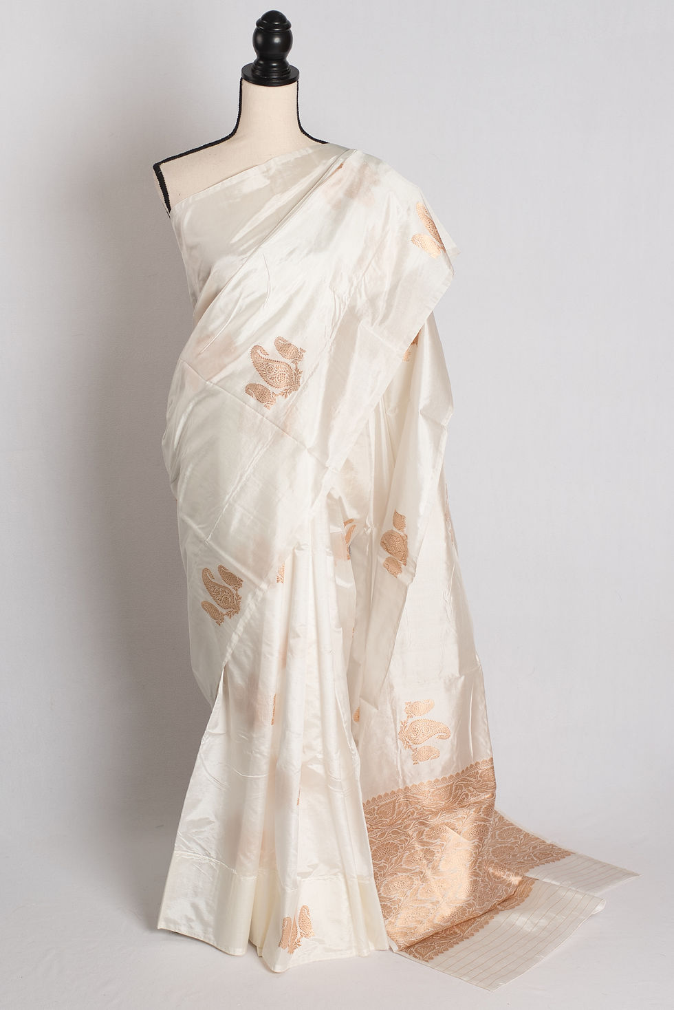 Shweta : White Lightweight Banarasi Silk Saree