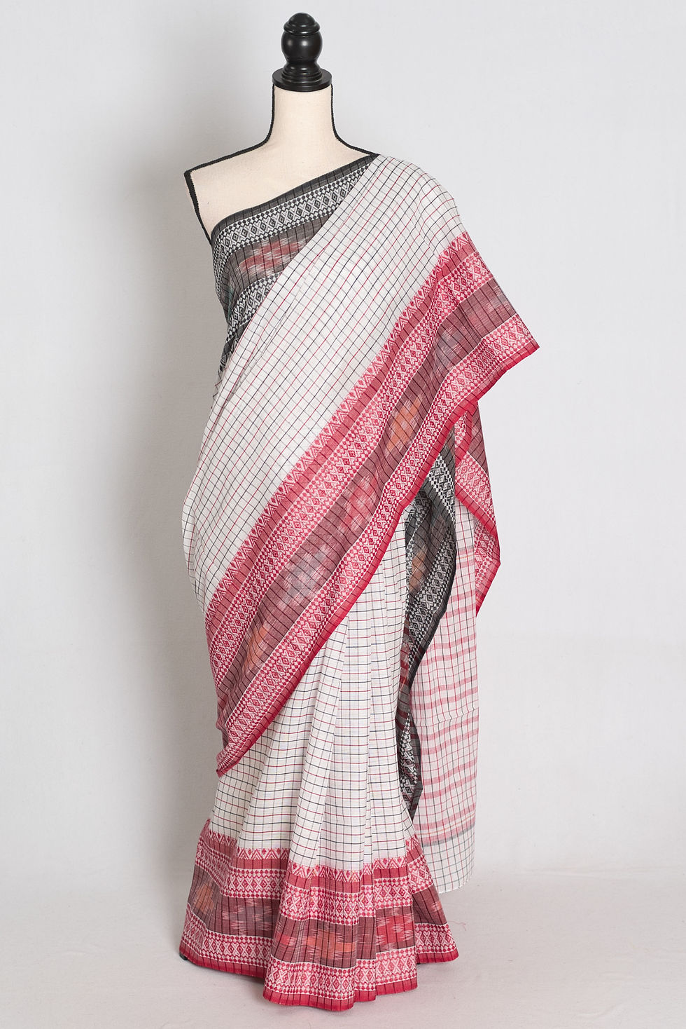 Dhaniakhali Soft Cotton Bengali Saree draped elegantly on a mannequin showcasing its small checks and Ganga Jamuna Border.