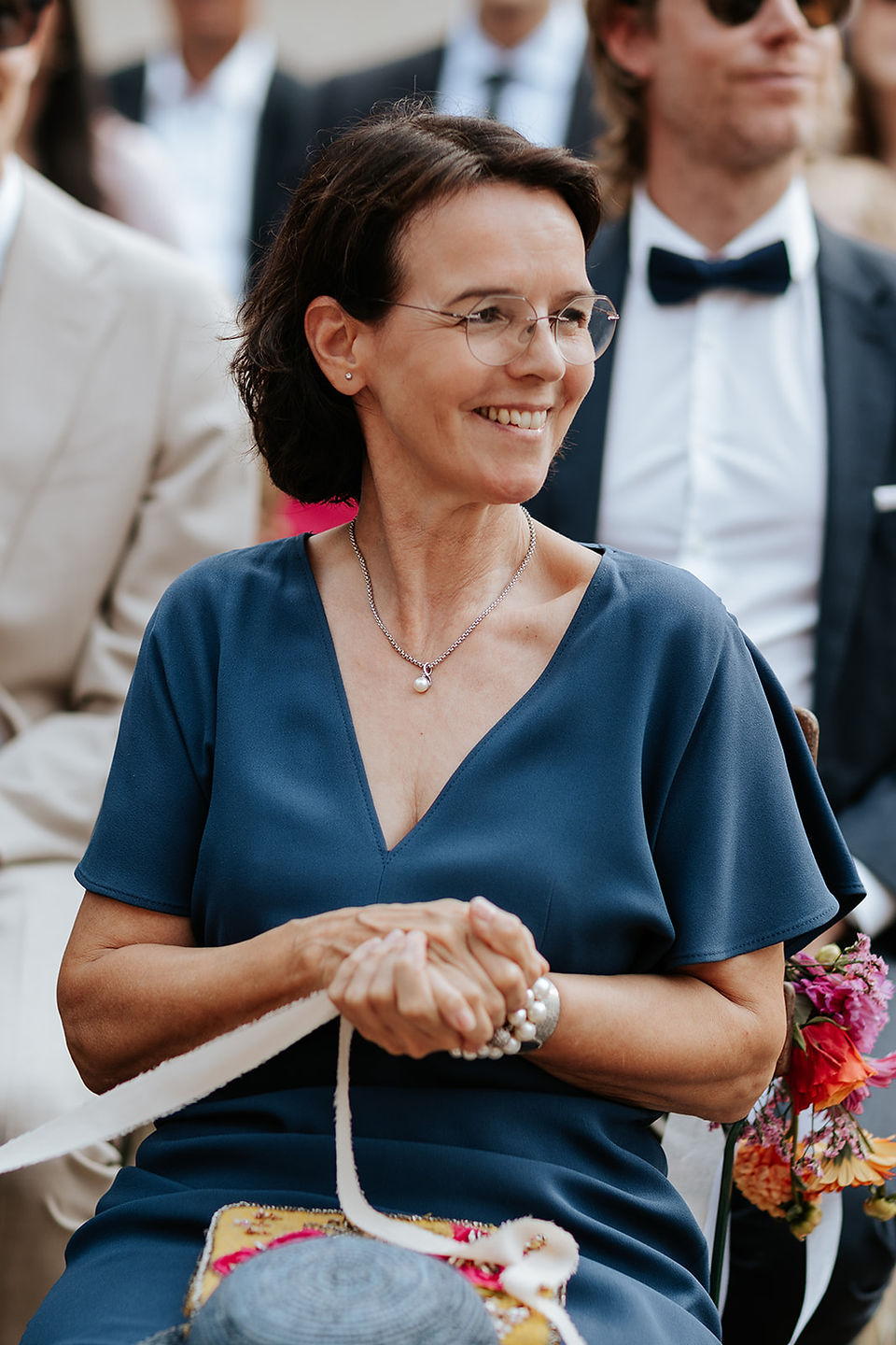 Herzensbild Hochzeitsfotografie einer freien Trauung in der Orangerie Glücksburg mit Feier im Strandhotel. brautmutter ringwarming