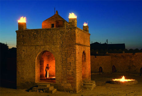 Ateshgah on Absheron Peninsula.jpg