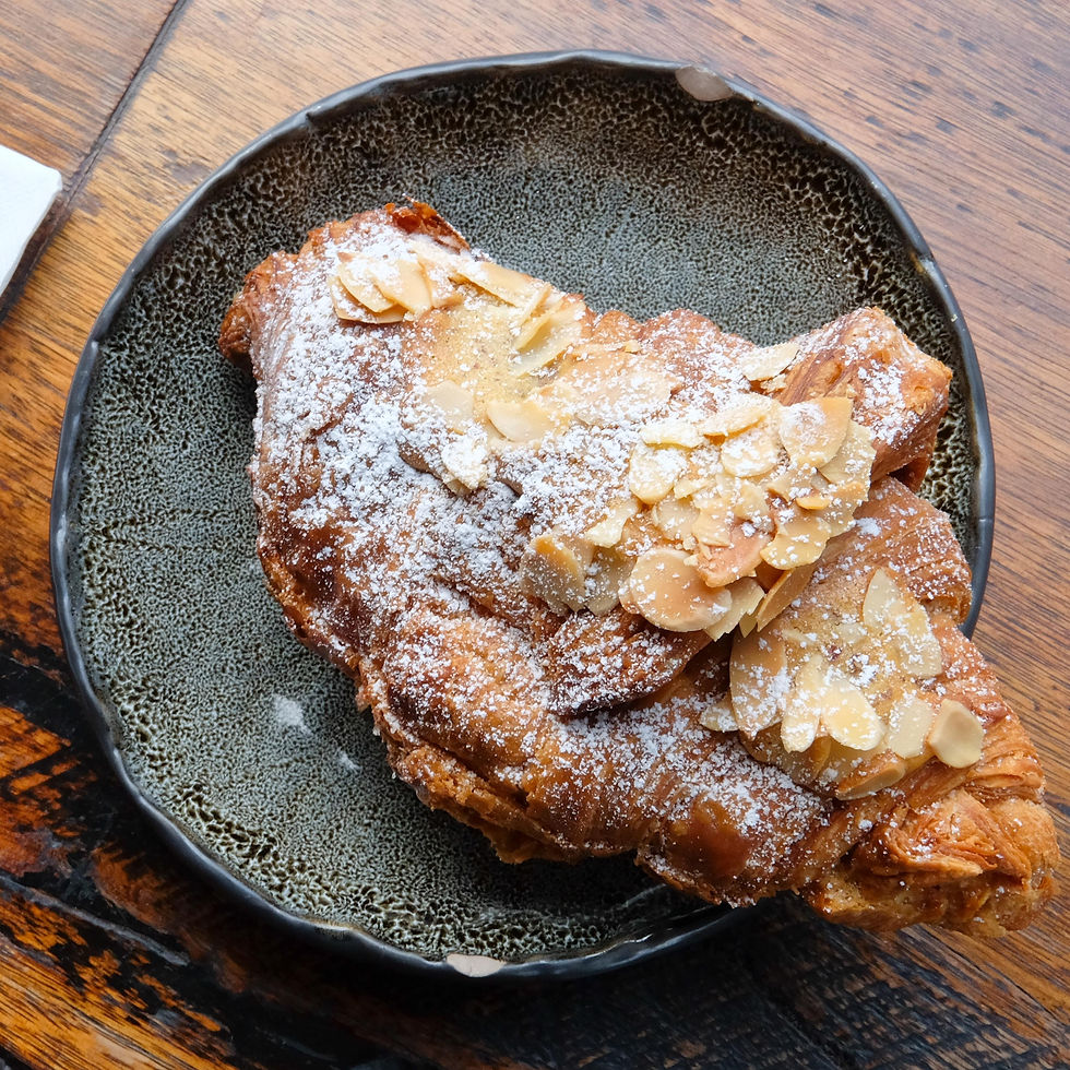 Croissant aux amandes image