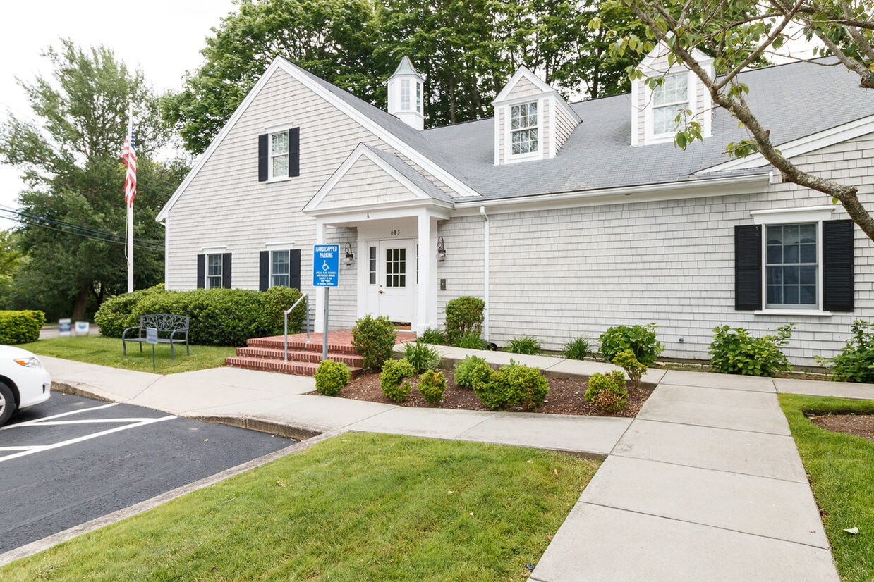679-683 Main St, Osterville, MA 02655 (4)