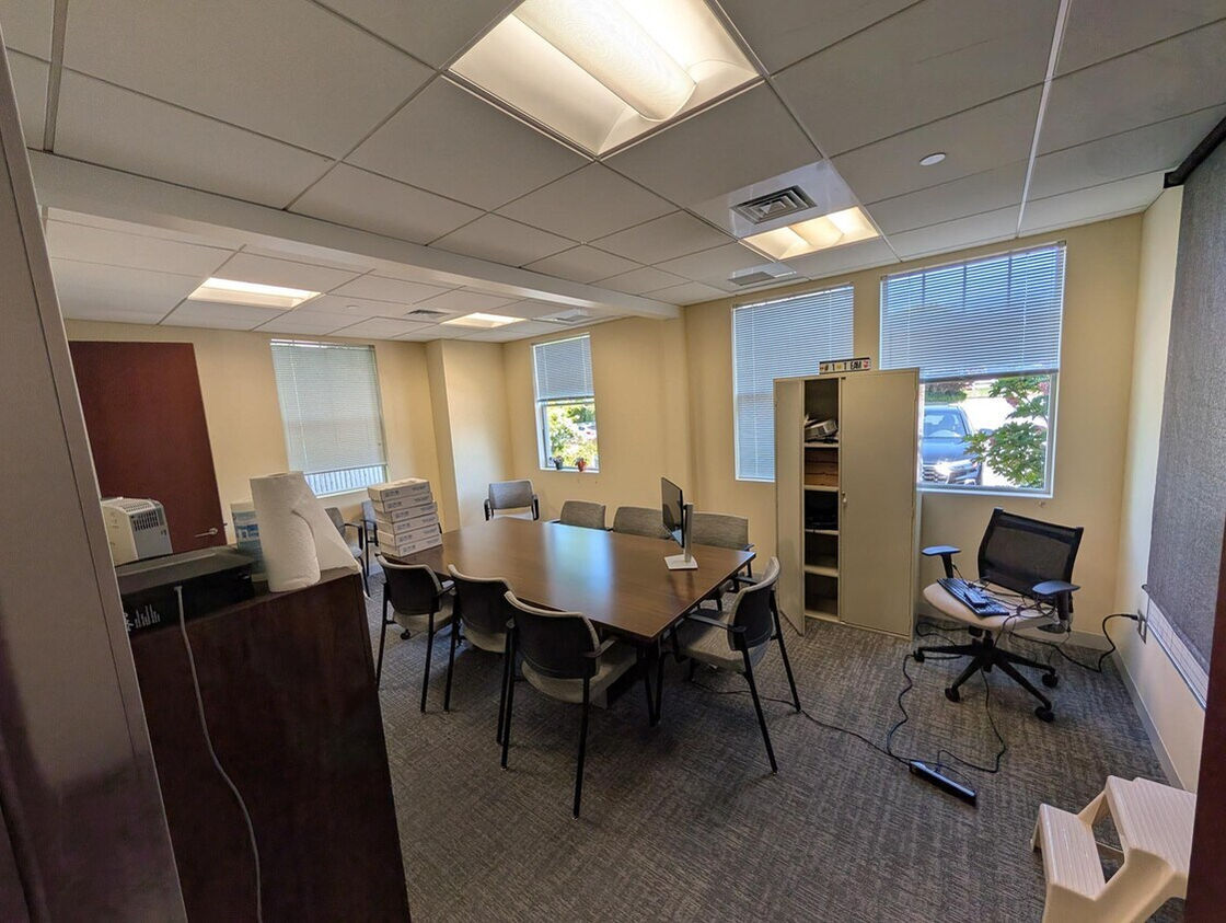 1471 Iyannough Rd, Hyannis, MA 02601-1849 (13)