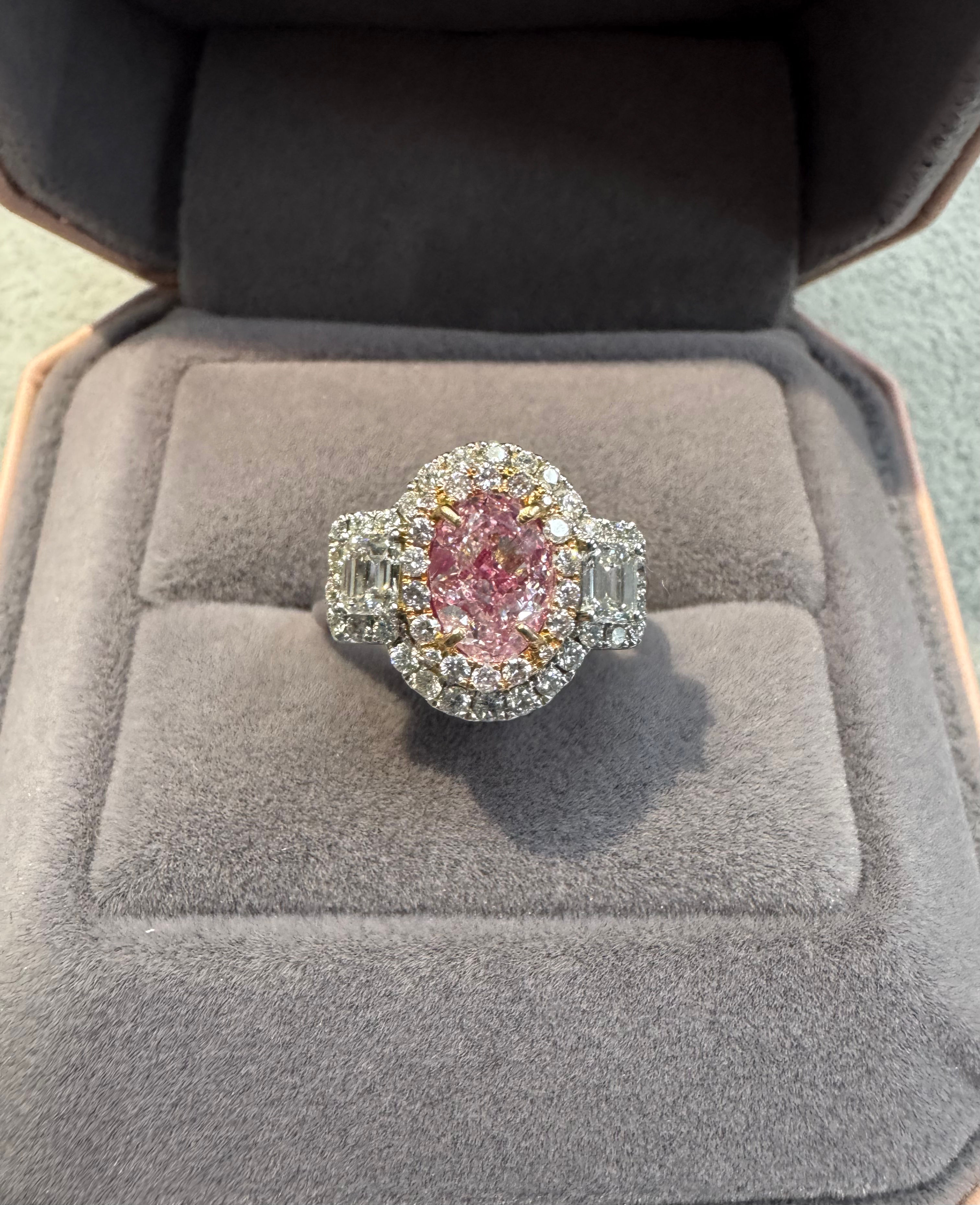 蛋型粉紅天然鑽石戒指