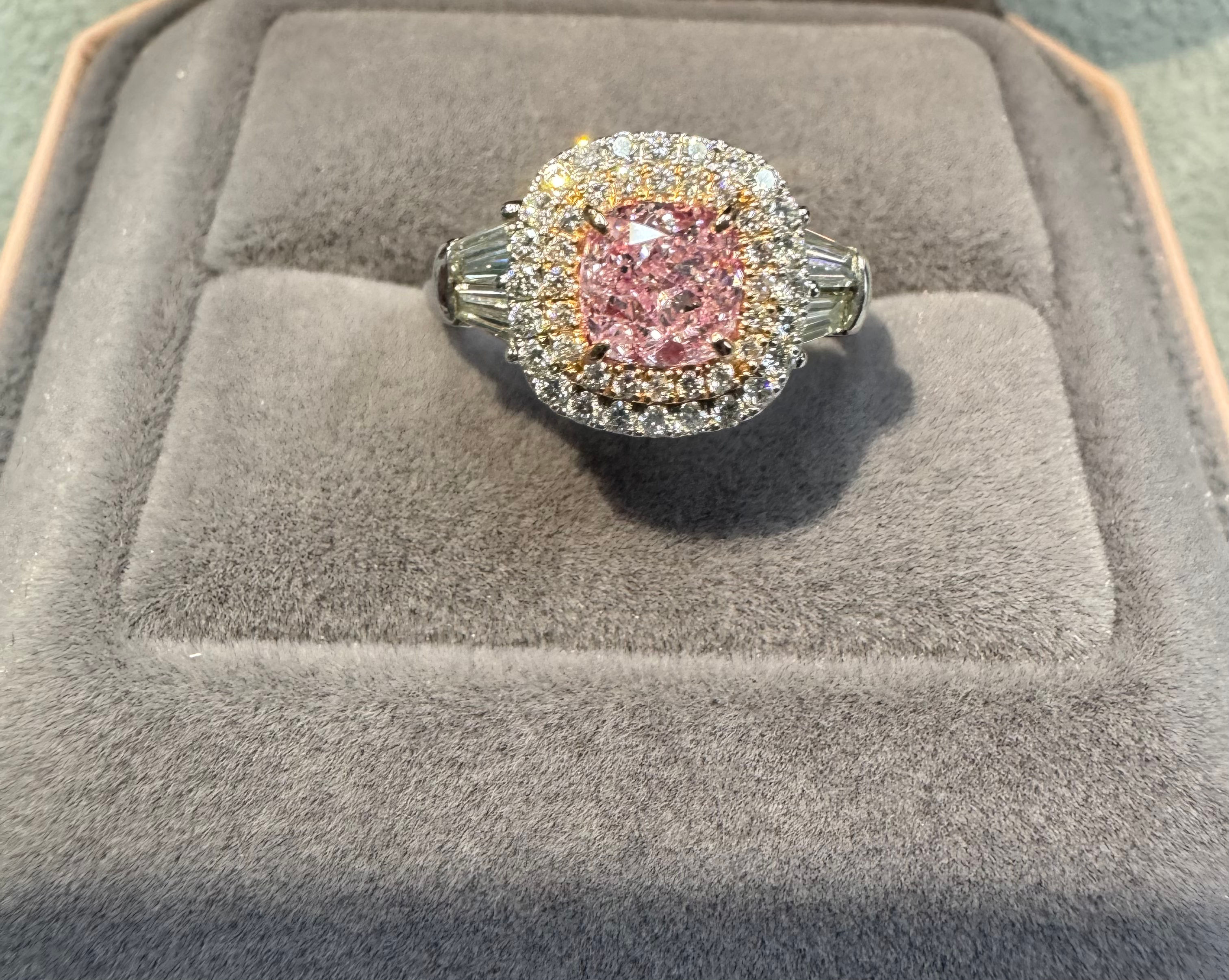 咕𠱸型粉紅色GIA證書天然鑽石戒指