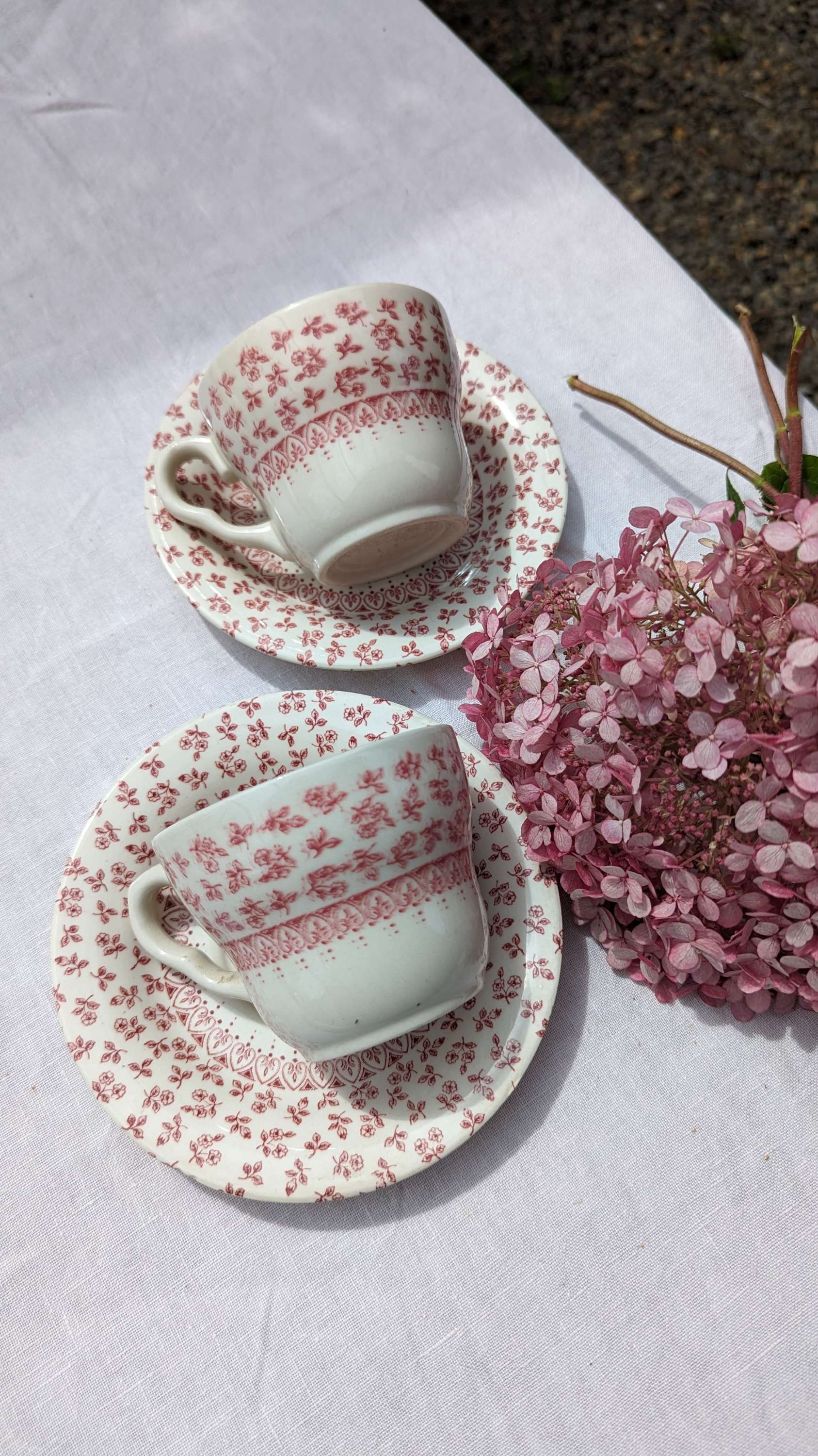 Nicolo le lot de deux tasses anglaises 