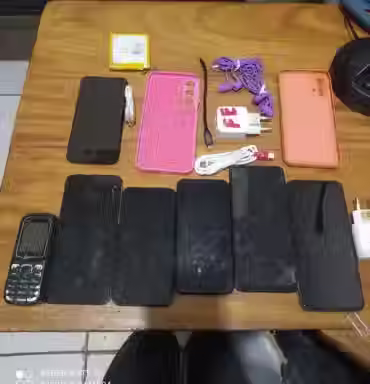 Sete celulares são apreendidos após serem jogados por cima de muro de presídio no Acre