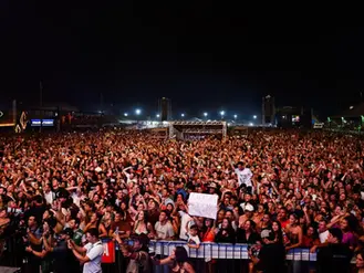 Milhares de fãs cantam com Wesley Safadão em noite histórica na Expoacre 2026