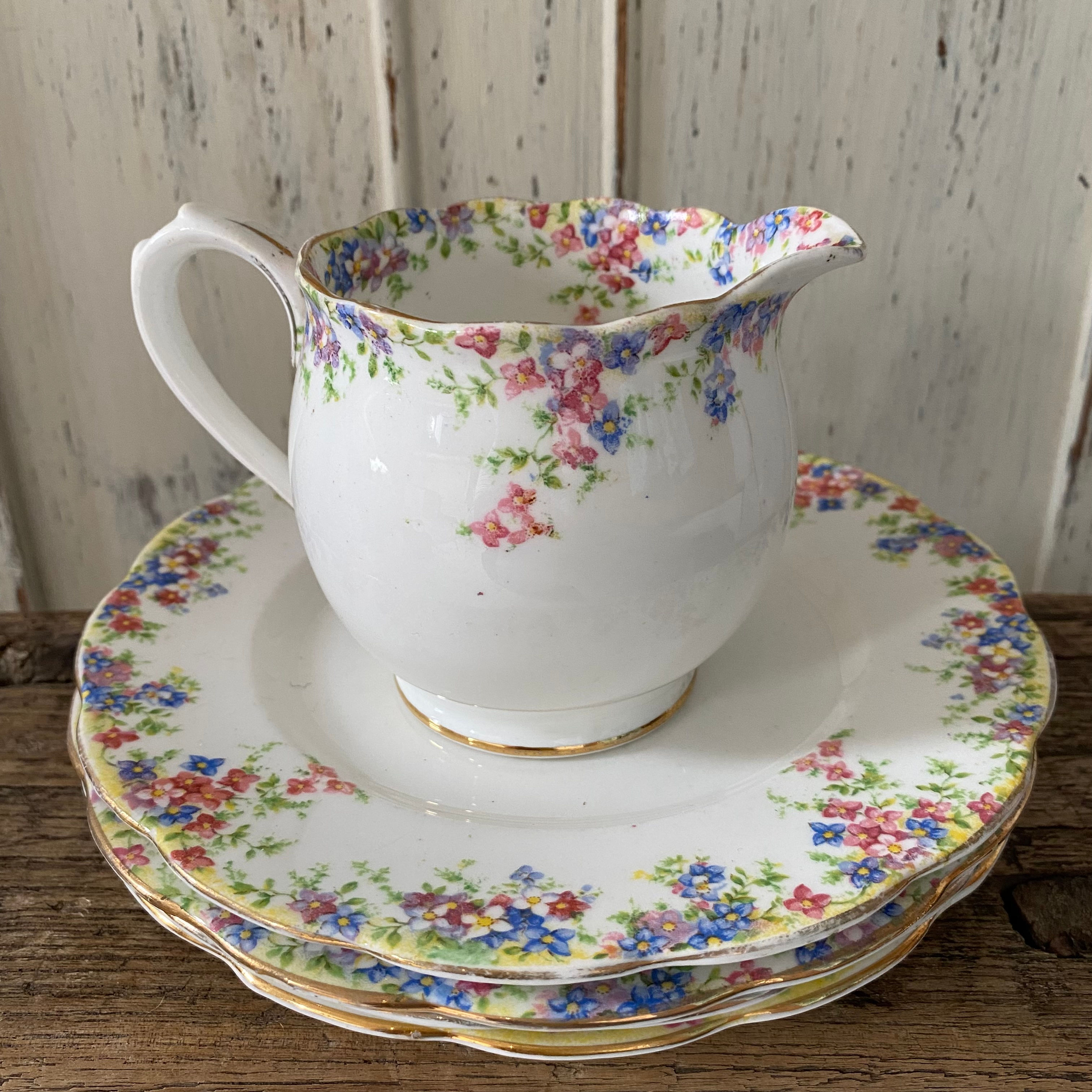 Pretty floral set of 4 Crown China ‘Maytime’ teaplates & milk jug