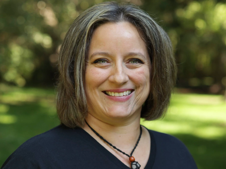 Jen Cloward teaching Built to Thrive: Teen Health from the Inside Out at The HeART Collective