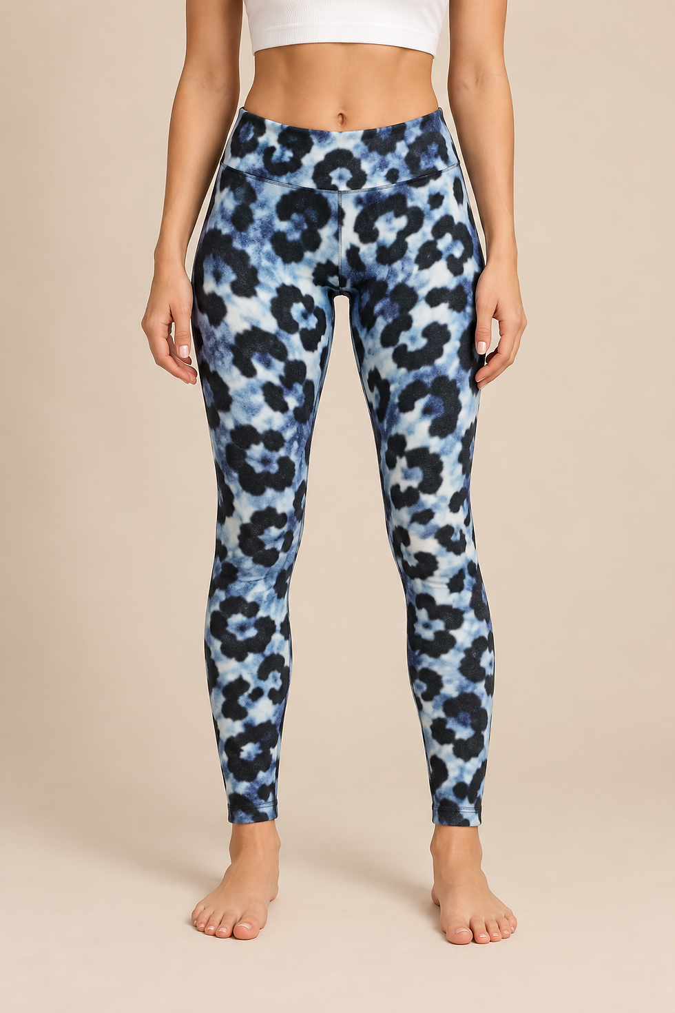 Leggings Blau mit Leopardenmuster am Model