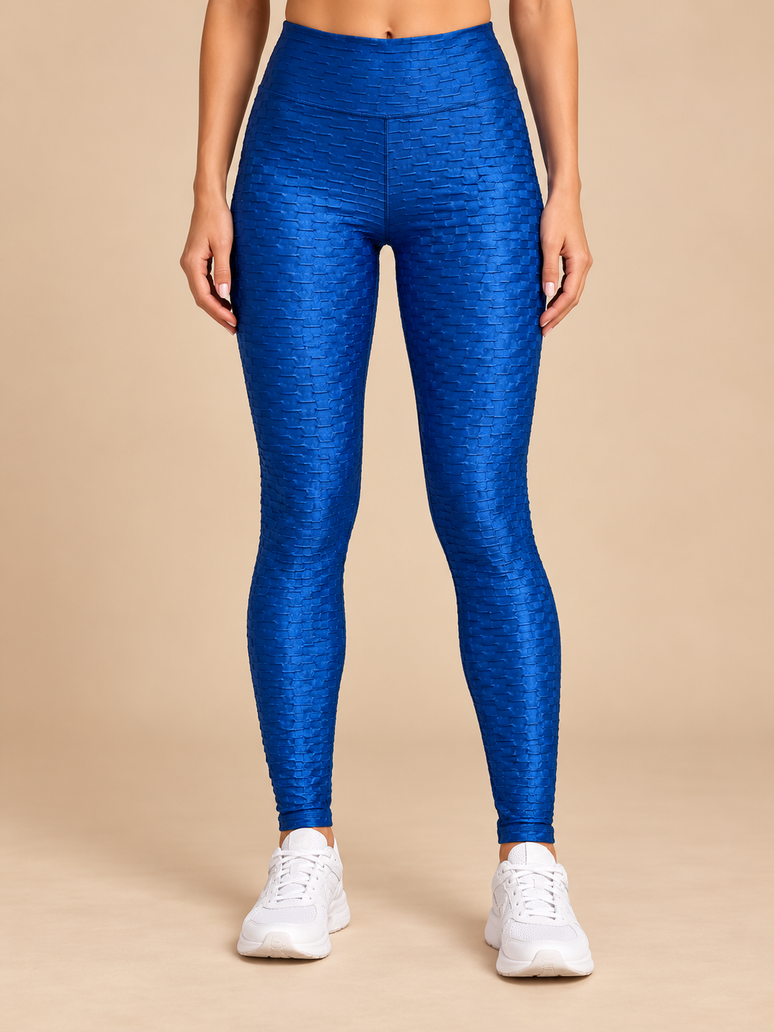 Glanzleggings Blau am Model