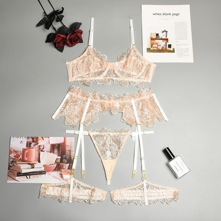 Thumbnail: Romantic Attraction Bra Set