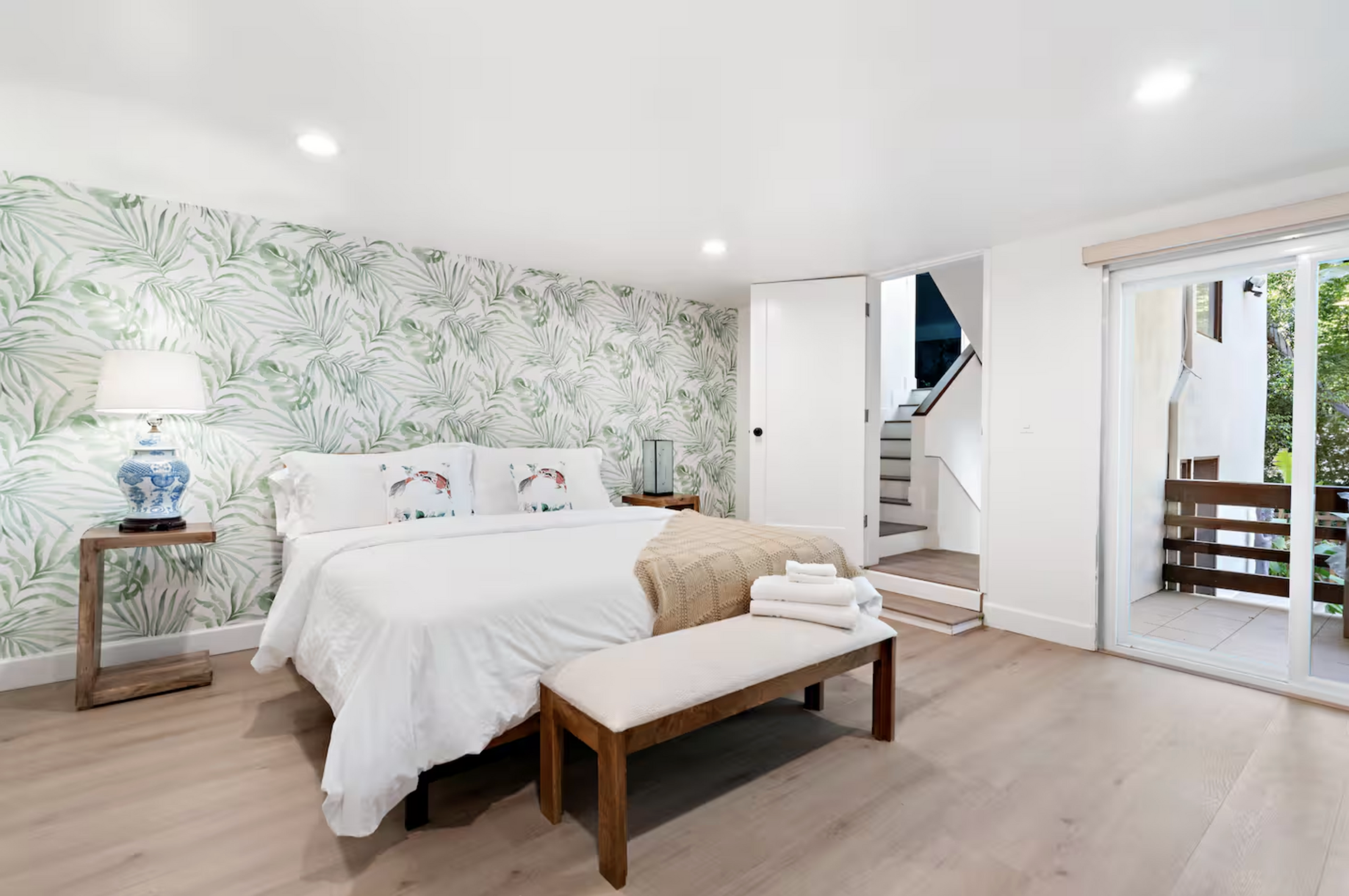 Room 4 路 King Bed (Shared)