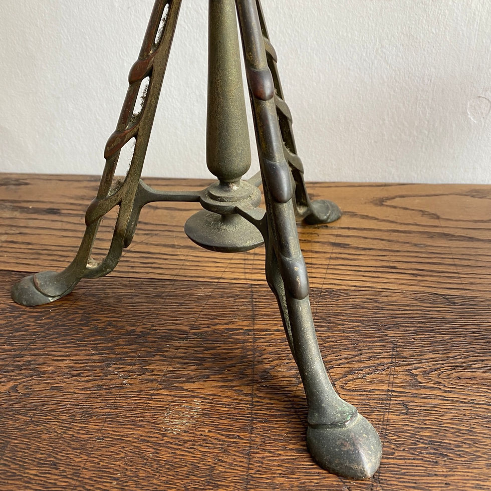 Thumbnail: Arts & Crafts Paraffin Lamp 