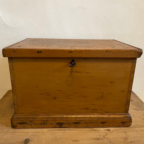 Small Antique Pine Box with Key Briggs & Oliver