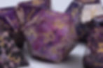 Miniaturbild: Würfelset aus violettem Kaiserstein, Graviert