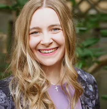 Eden Champagne is the lead dance/movement therapist at MIYA Creative Care. She helps to facilitate dance/movement therapy sessions for long-term care homes, hospice care, disability services, special needs, and more.