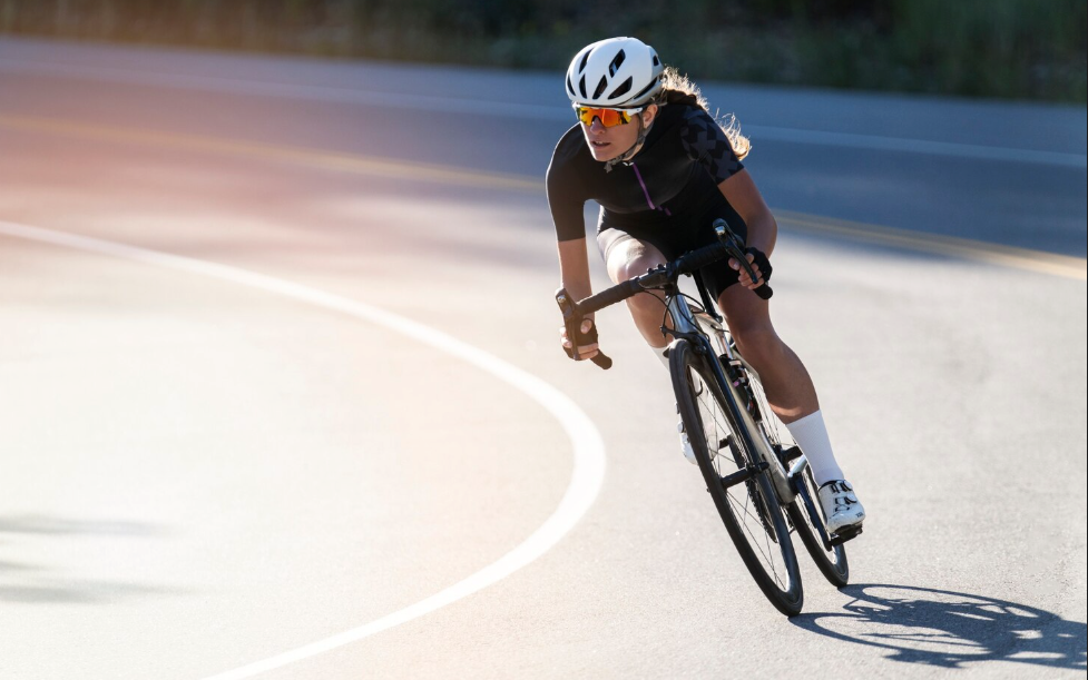 mulher ciclista profissional