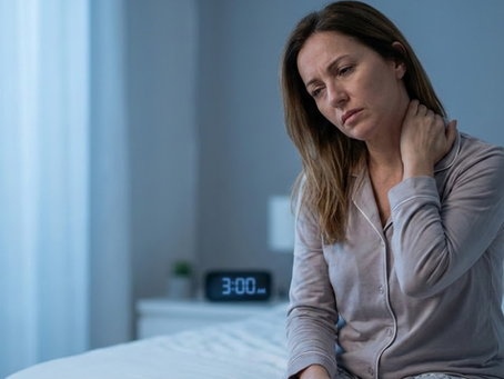 Insônia terminal: por que sua coluna pode ser a culpada por você acordar às 3 da manhã