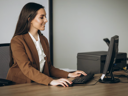 Postura no escritório: ajustes ergonômicos e quiropraxia para aliviar dores do trabalho