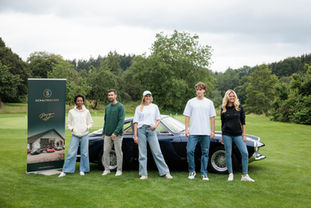 Models von The Modelinstitute auf dem Open-Air-Laufsteg bei der exklusiven Fashionshow im Rahmen der Grünland Masters.