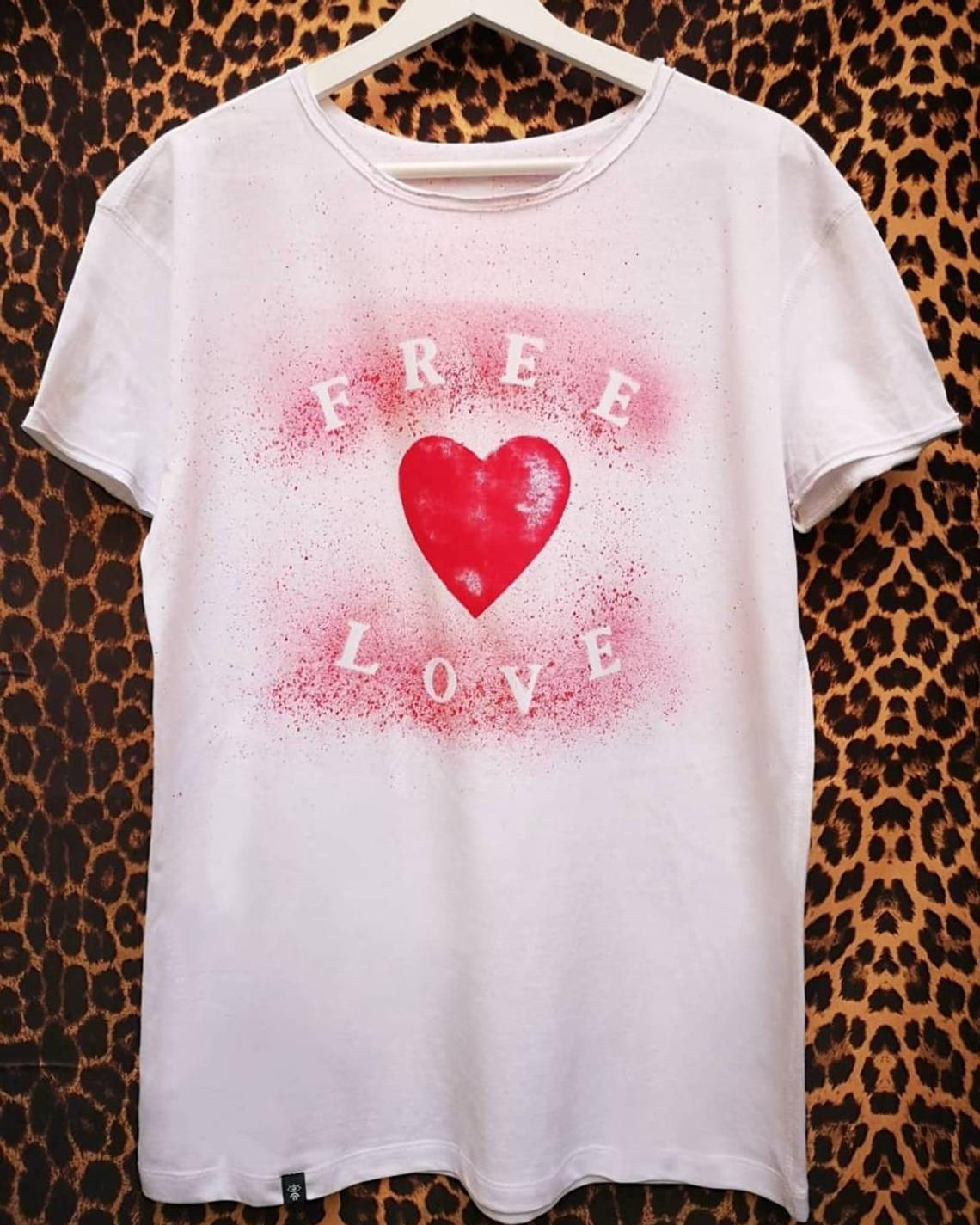 CAMISETA UNISEX FREE LOVE