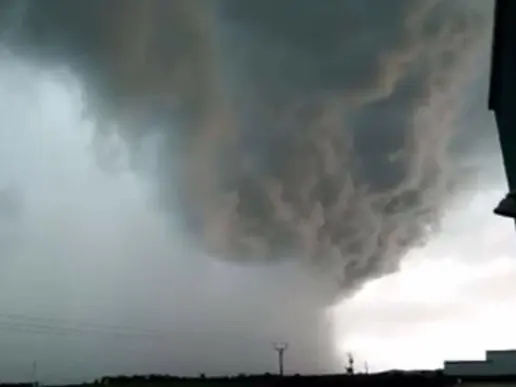 Storm clouds laden with heavy rain approaching Blyth. Picture  Tanya Bertelsmeier Plains Producer Newspaper