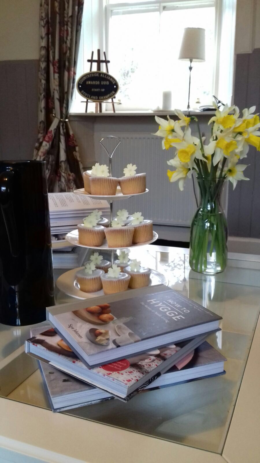 Coffee, Primrose Cupcakes and some light reading