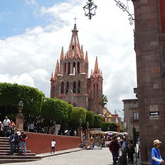 Parisch Curch and Jardín Allende in San Miguel