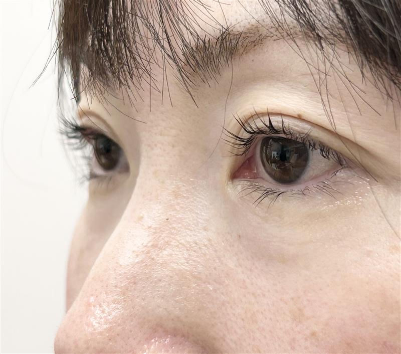 ラッシュカールを施術した女性