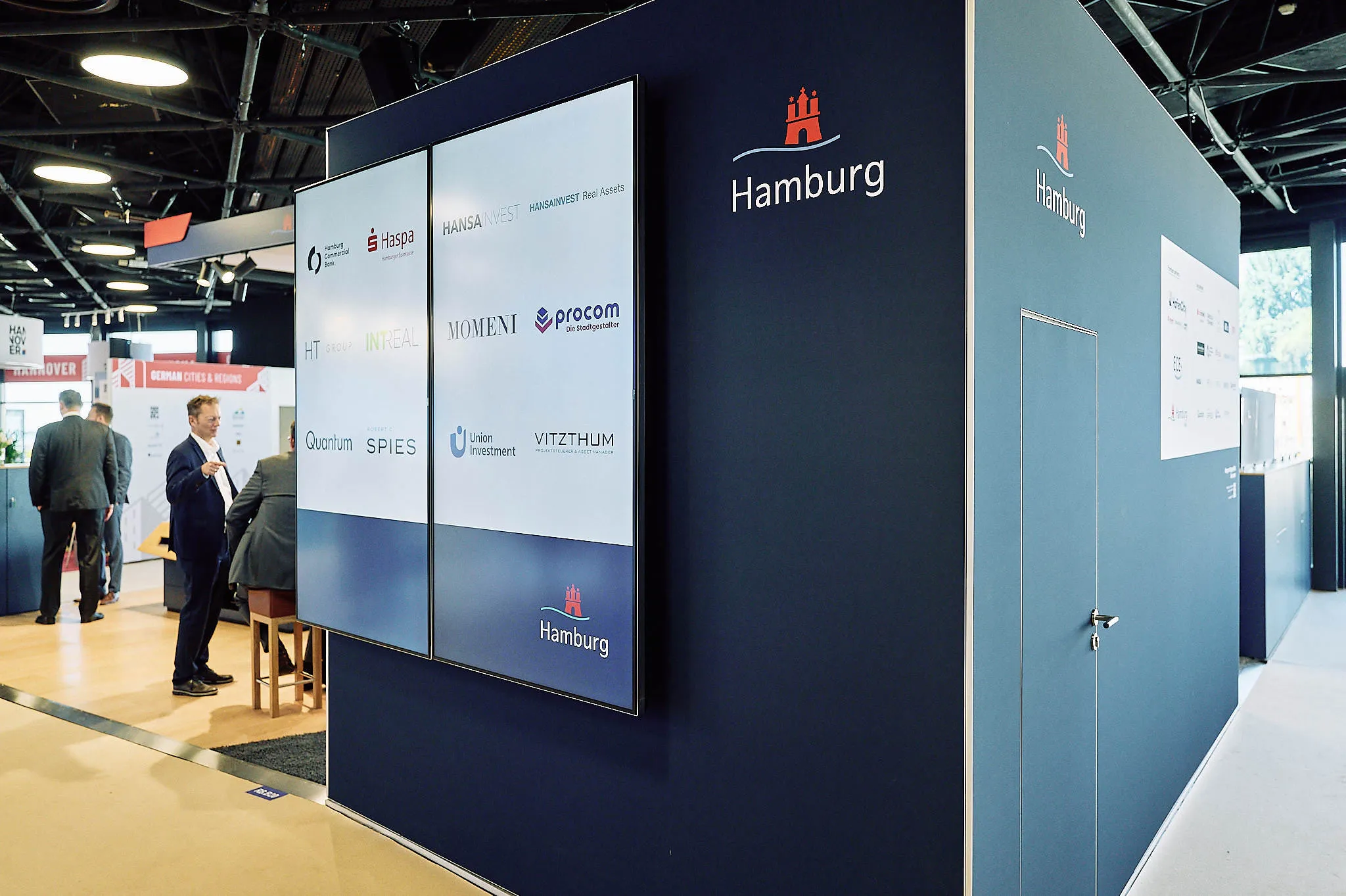 Hamburg exhibition booth featuring high-resolution digital displays.