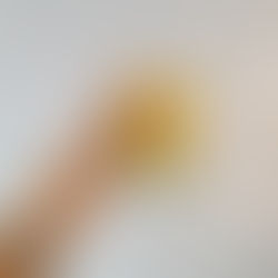 złote mleko w szklance