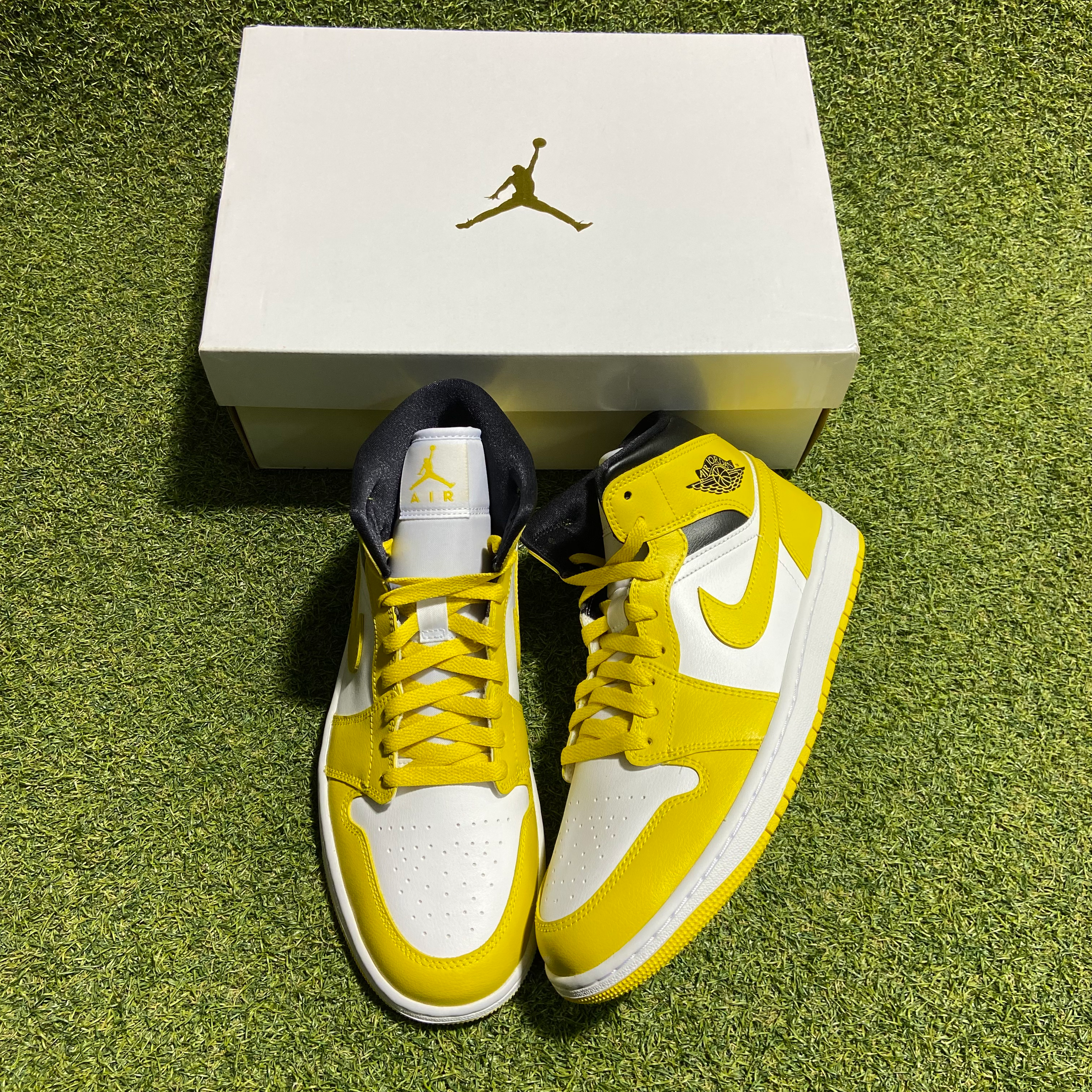 Vivid Sulfur Mid 1s: 8.5M