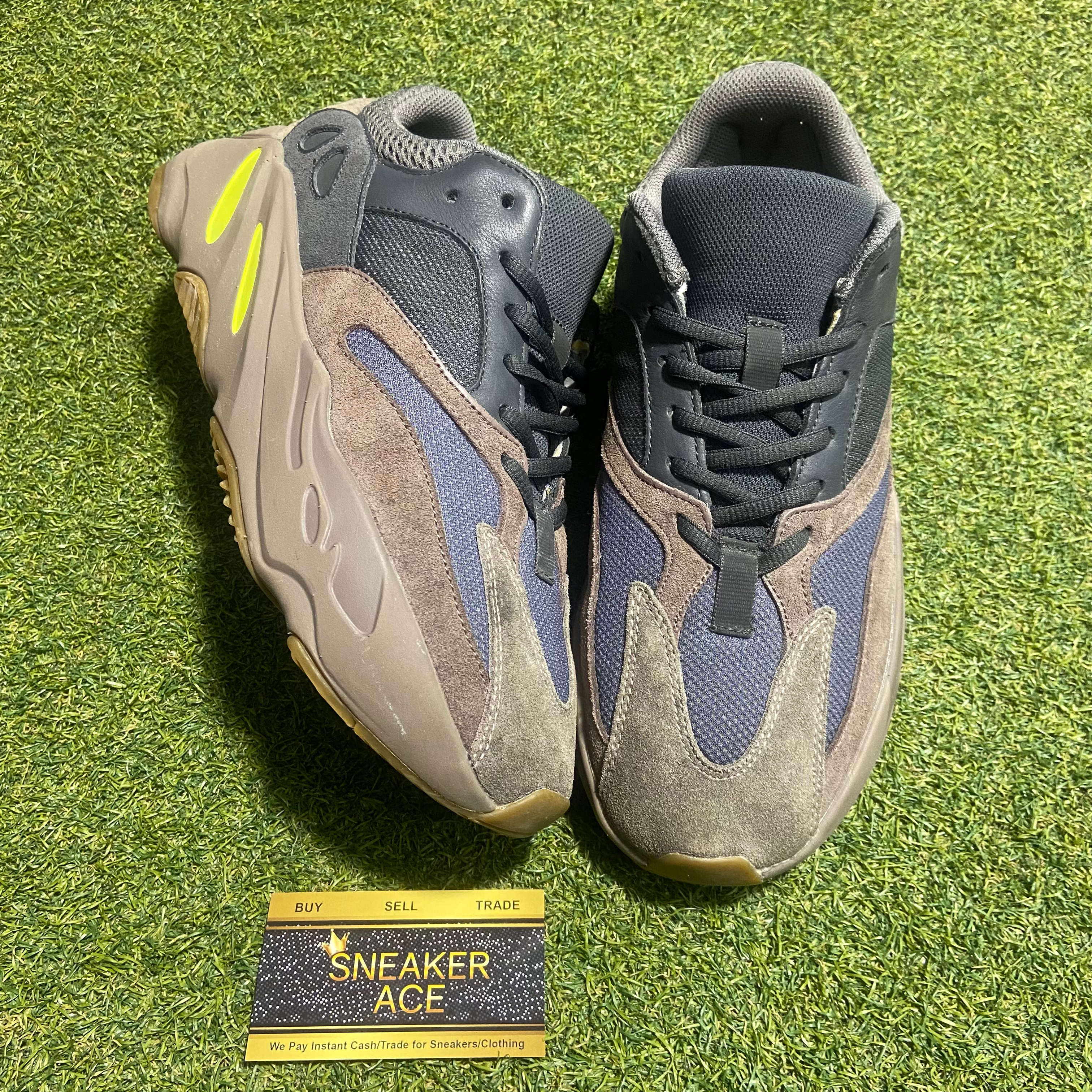 Yeezy 700 Mauve: 10.5