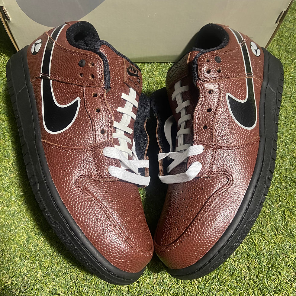 Thumbnail: Football Limosine Skateboards Dunk Low SB: 9