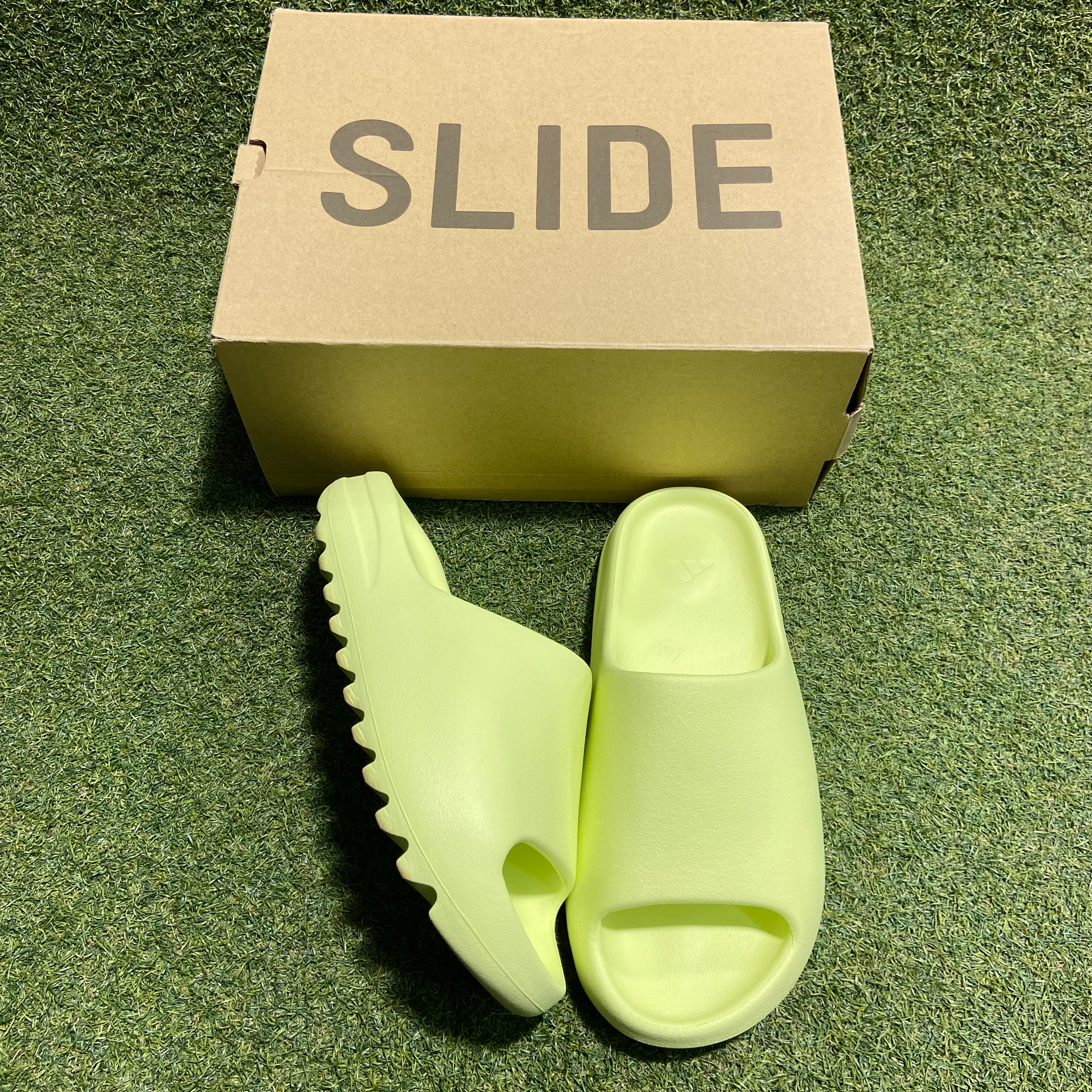 2022 Yeezy Slides Glow Green: 11