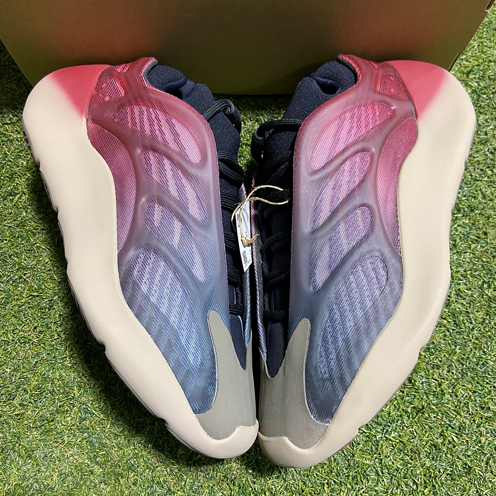 Thumbnail: Yeezy 700 Fade Carbon V3: 8