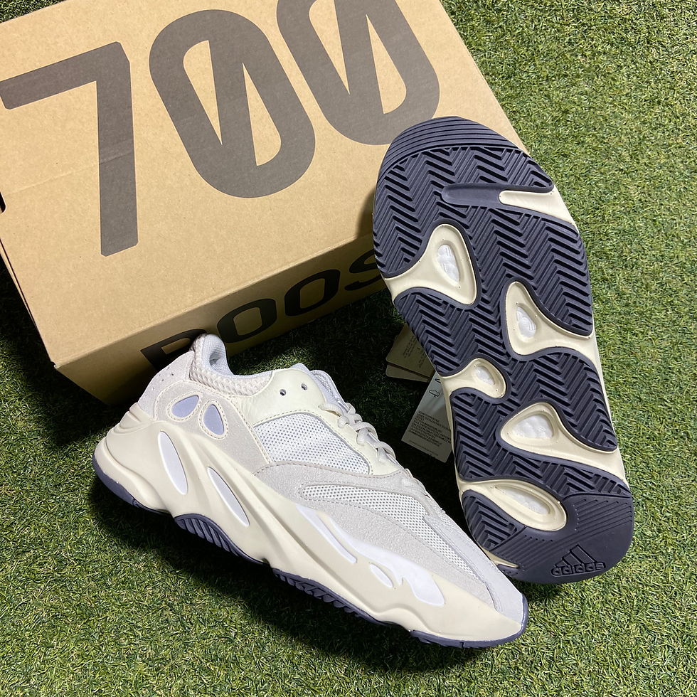 Thumbnail: 2023 Yeezy 700 Analog: 10