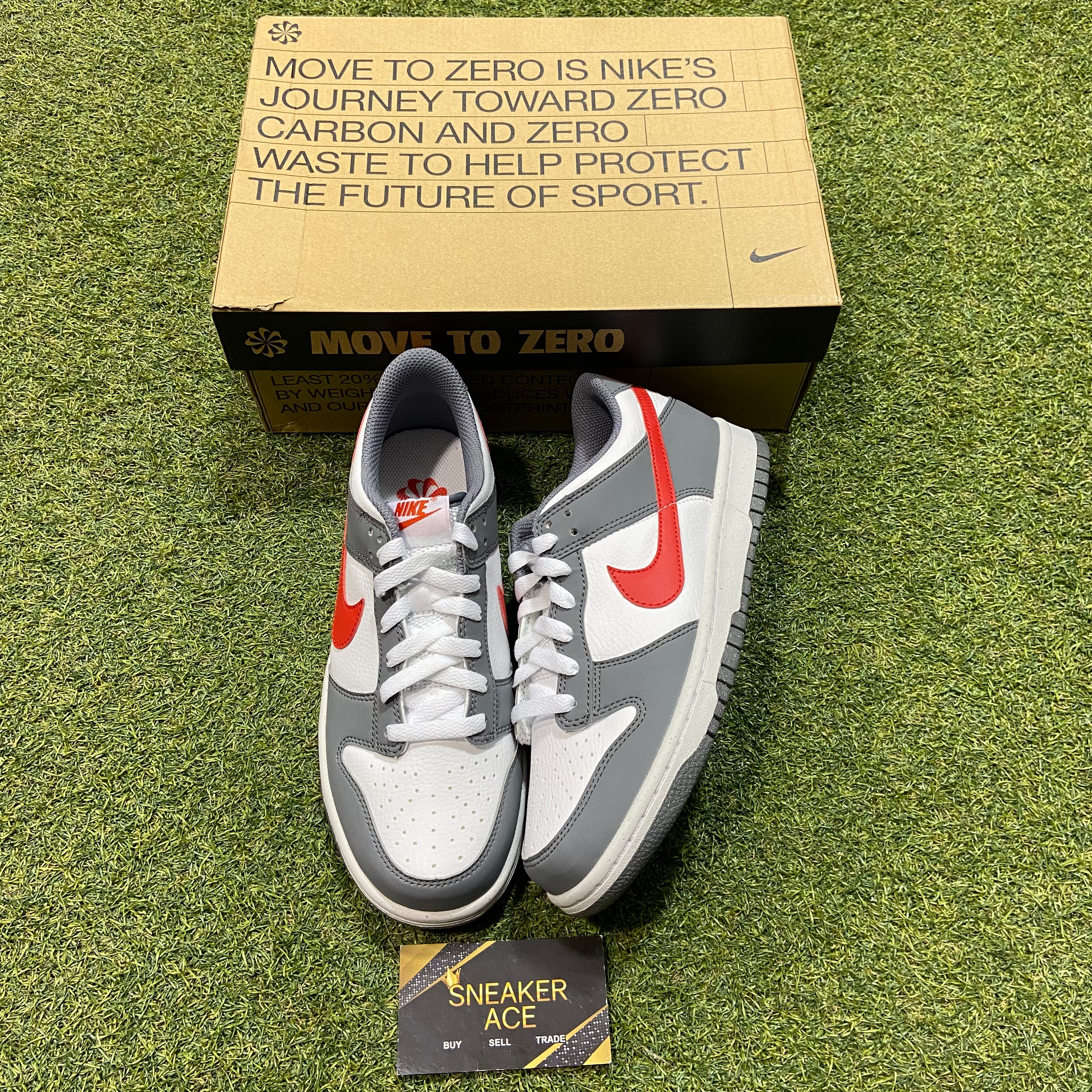 Smoke Grey Light Crimson Dunk Low Next Nature: 6Y