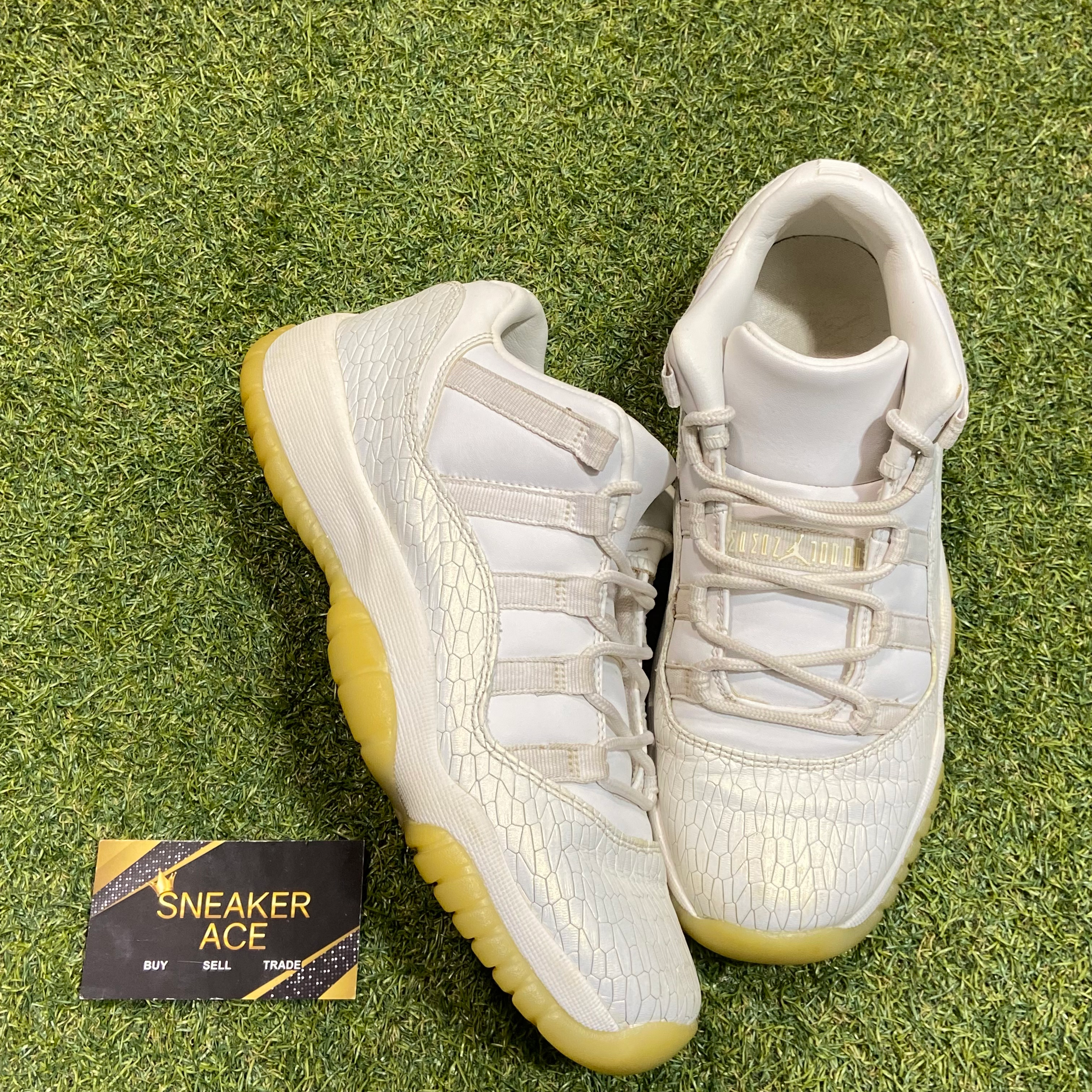 Frost White Low 11s: 7Y