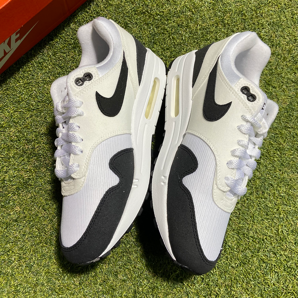 Thumbnail: White Black Air Max 1: 7.5M